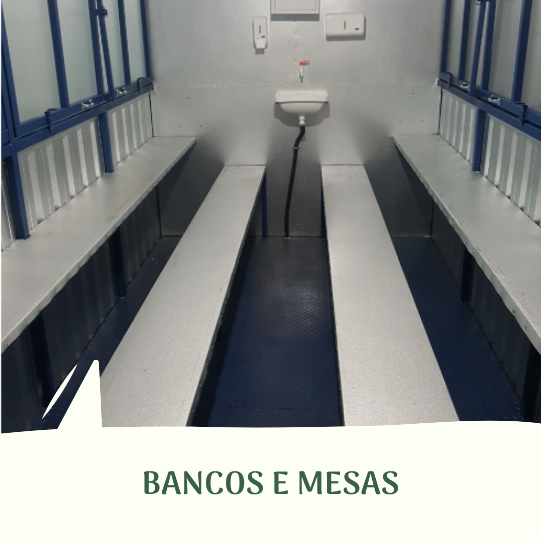 Bancos e mesas